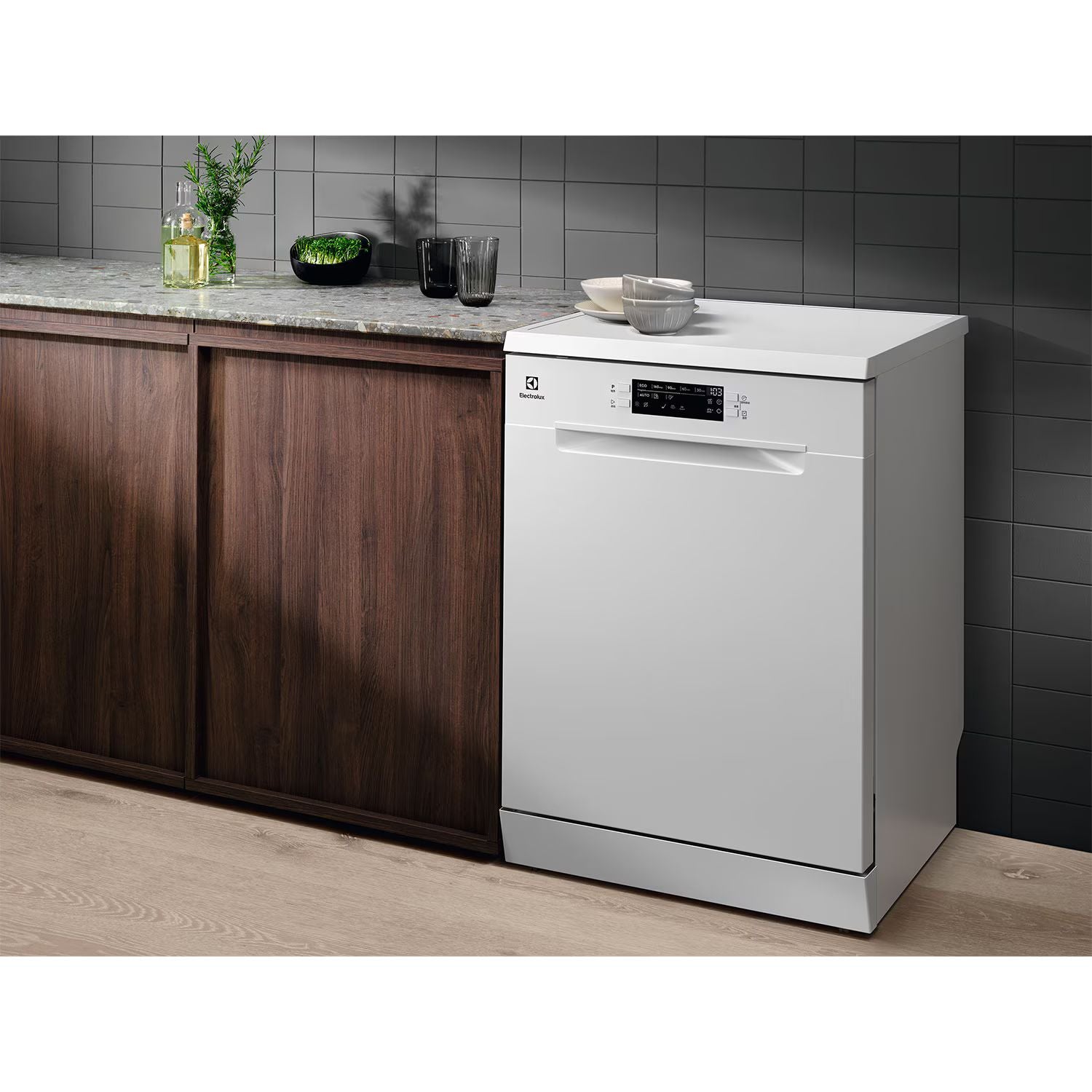 60cm Electrolux UltimateCare 300 Dishwasher (White)